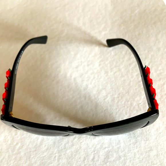 Dolce&Gabbana Sun Glasses - Picture 2 of 9